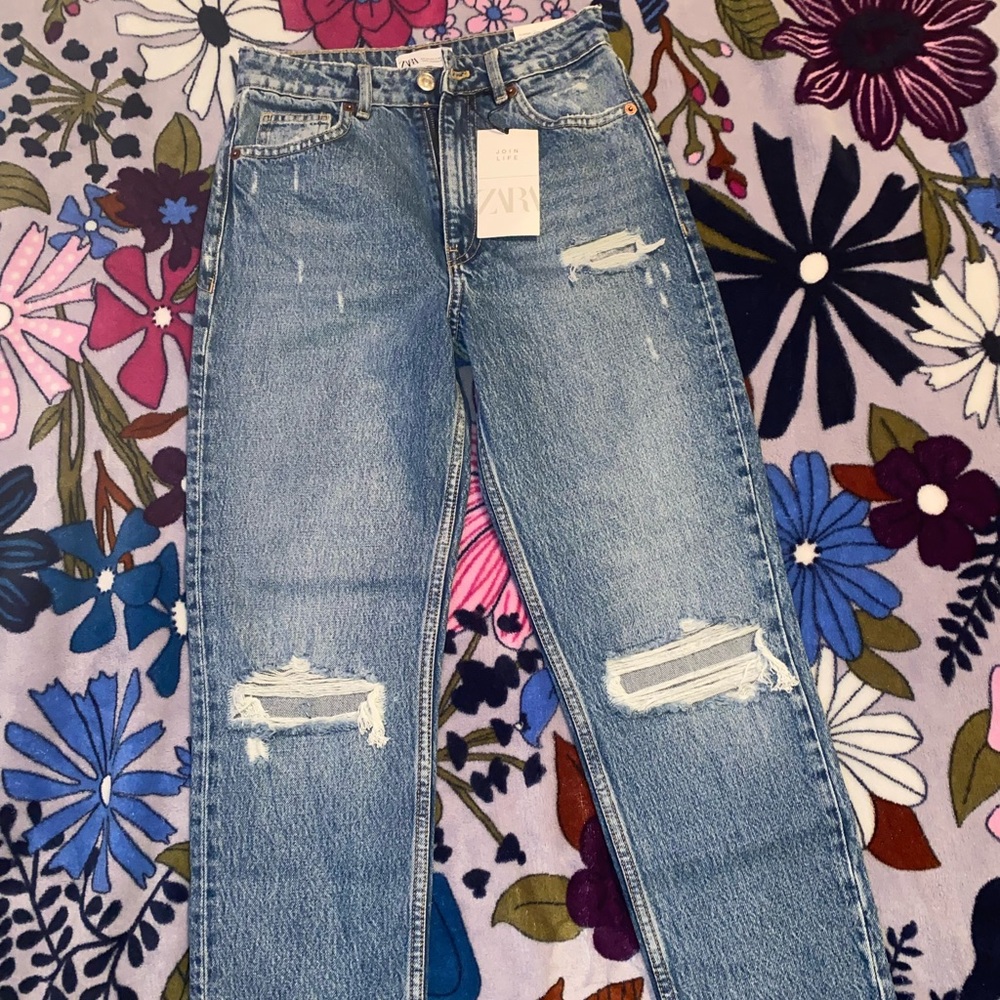 Zara, classic mom fit jeans. Distressed. Never worn.